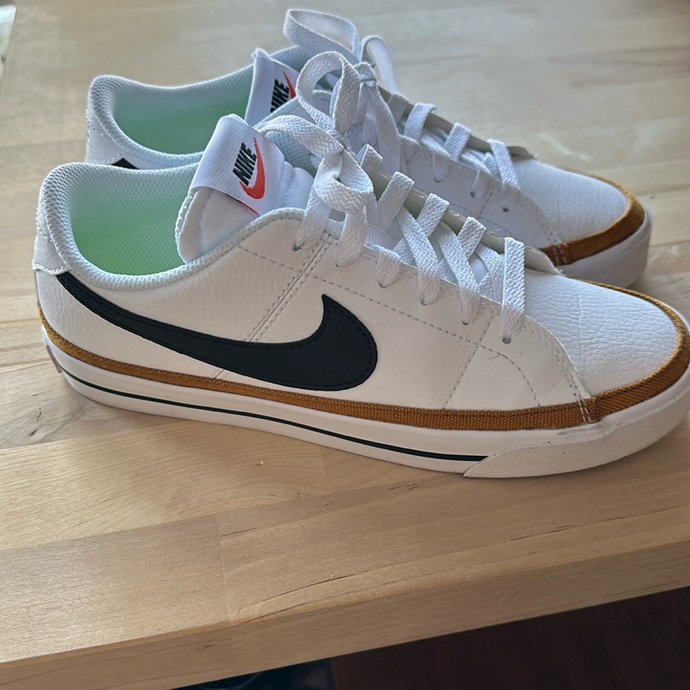 Nike Women’s Court Legacy shoes